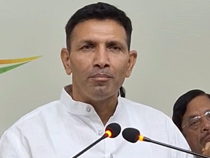 MP में  खाली कुर्सियों  के भरोसे 'कृषक कल्याण वर्ष':  पटवारी ने पीएम  को लिखा पत्र