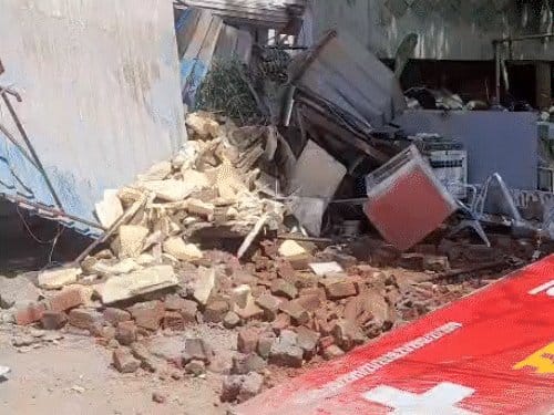 भोपाल  में निर्माणाधीन  बिल्डिंग का छज्जा गिरा : 8 घायल, एक बच्ची की हालत गंभीर