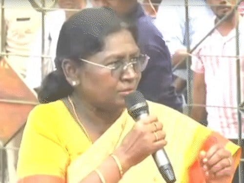 बंगाल  में  कार्यक्रम स्थल बदलने  पर  राष्ट्रपति मुर्मू  नाराज, बोलीं -  ममता  मेरी छोटी बहन