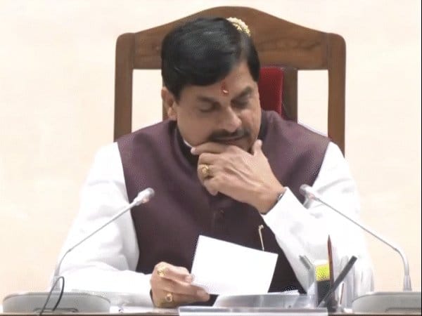 मोहन सरकार  का बड़ा फैसला:  46 लाख लोगों की रजिस्ट्री मुफ्त ,  युवाओं को मिलेगा योजनाओं का फीडबैक