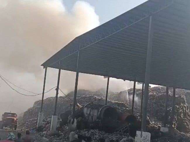 भोपाल  की  आदमपुर  कचरा खंती में  भीषण आग  से हड़कंप, 10KM दूर से दिखा धुआं
