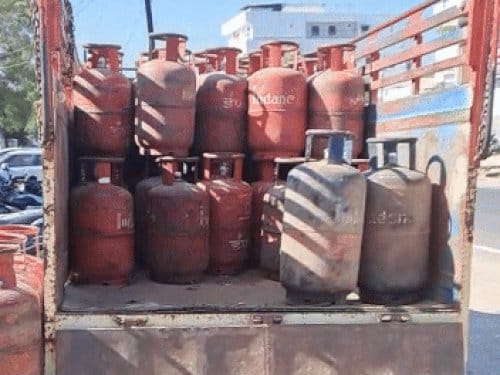मध्य प्रदेश  में  घरेलू LPG सिलेंडर  ₹60 महंगा, 11 महीने बाद बढ़ी कीमतें