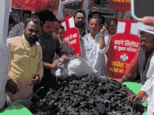 एमपी में  LPG संकट  गहराया:  70% बढ़ी डिमांड ,  कमर्शियल सिलेंडर  को लेकर इंतजार