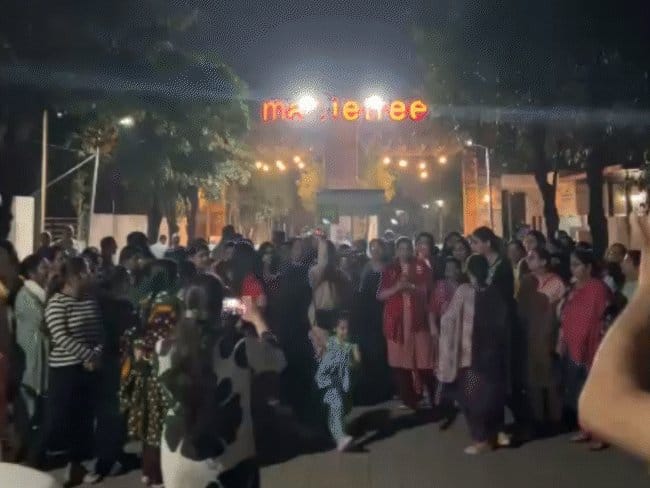 भोपाल में स्ट्रीट डॉग्स पर विरोध प्रदर्शन: रहवासियों का डॉग लवर्स और प्रशासन पर गुस्सा