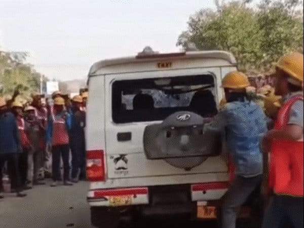 सिंगरौली के अडाणी पावर प्लांट में मजदूर की मौत पर भारी हंगामा, आगजनी-तोड़फोड़.