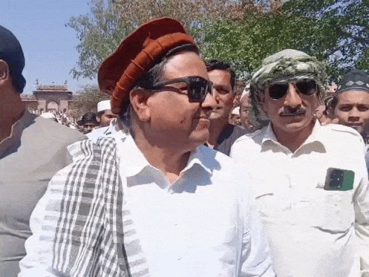 ईरान  के समर्थन में  मुस्लिम समाज :  खामेनेई  को श्रद्धांजलि देने  ईद पर काली पट्टी  बांधने का आह्वान