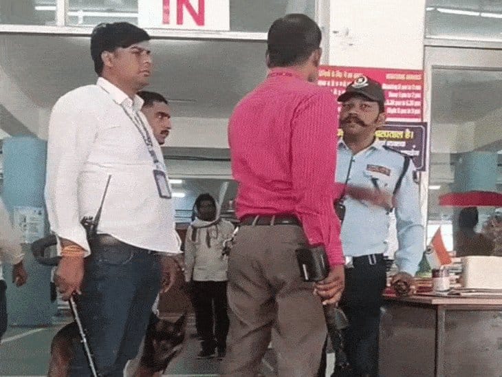 भोपाल  की  जेके यूनिवर्सिटी  को  बम से उड़ाने  की  धमकी ,  सीरियल ब्लास्ट  का  मेल