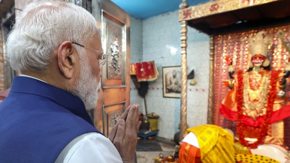 पीएम मोदी की बंगाल 'मंदिर पॉलिटिक्स': चुनावी 'स्लॉग ओवर' में क्या बदलेंगे सियासी समीकरण?