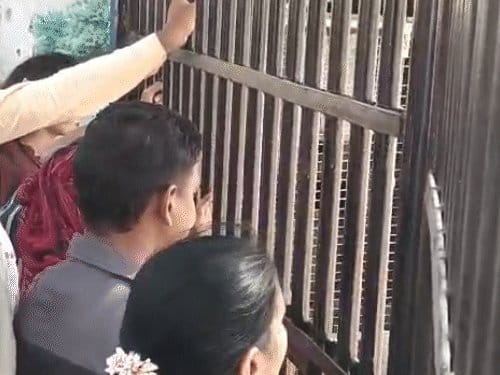 भोपाल में एनडीए परीक्षा केंद्र से 12 अभ्यर्थी लौटाए, लेट होने पर एंट्री बंद