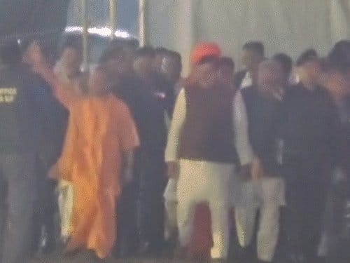 काशी में विक्रमोत्सव का भव्य शुभारंभ: MP के CM मोहन यादव ने योगी को भेंट की वैदिक घड़ी