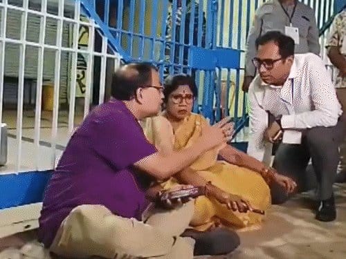 ममता बनर्जी EVM लूटने नहीं देंगी, भवानीपुर स्ट्रॉन्ग रूम में 4 घंटे रहीं