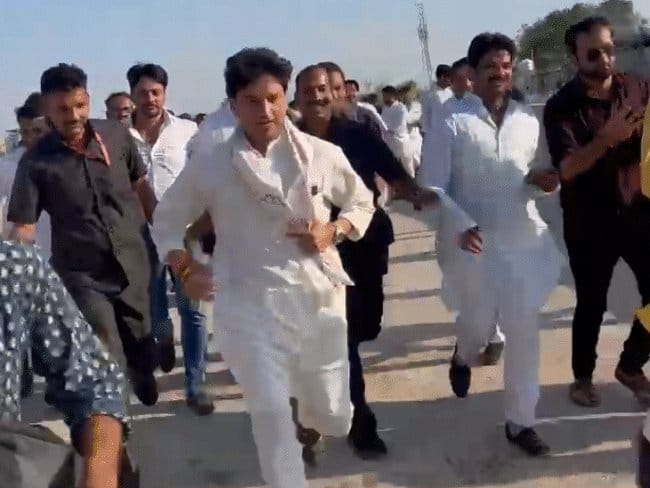 ग्वालियर में  एलिवेटेड रोड  पर  ज्योतिरादित्य सिंधिया  की  अनोखी दौड़ , बाद में  विकास कार्यों  की  समीक्षा