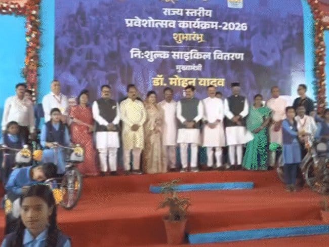 MP  में  'स्कूल चलें हम'  अभियान का आगाज: CM ने किया शुभारंभ,  92 हजार स्कूलों  में प्रवेशोत्सव