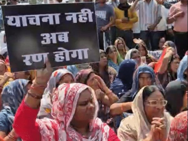 भोपाल में हत्या  के विरोध में  हिंदू संगठनों का प्रदर्शन ; आरोपी पर  NSA  व  बुलडोजर  की मांग