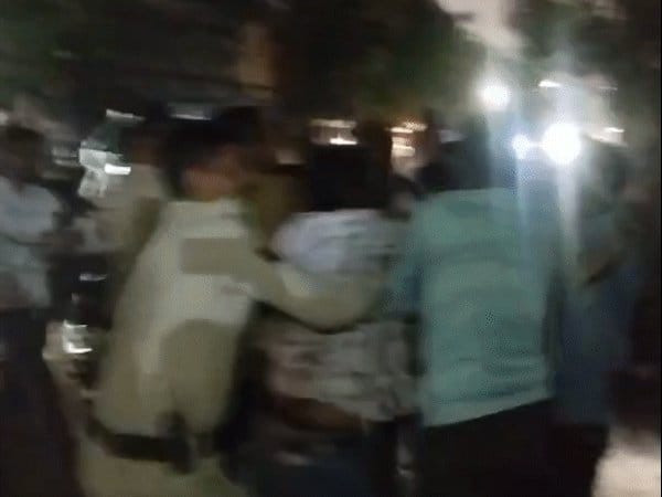 उज्जैन में मंदिर तोड़ने पर बजरंग दल और रहवासियों में हिंसक झड़प