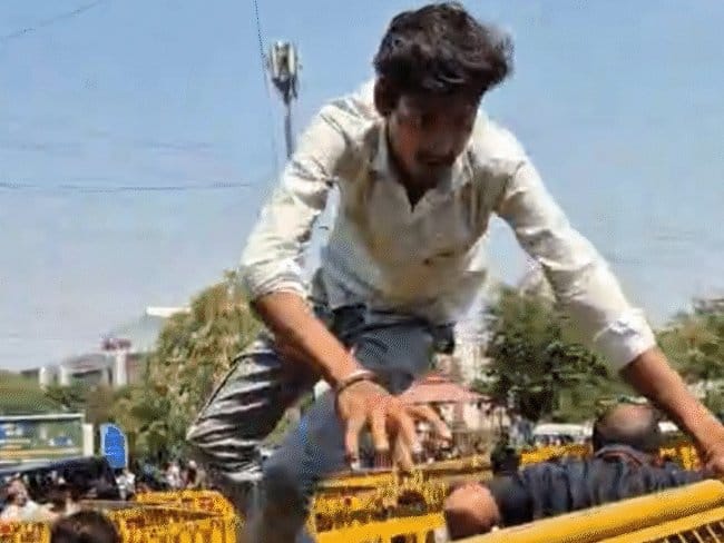 भोपाल में विजय राजपूत की हत्या: हिंदू संगठनों का प्रदर्शन, NSA व बुलडोजर कार्रवाई की मांग