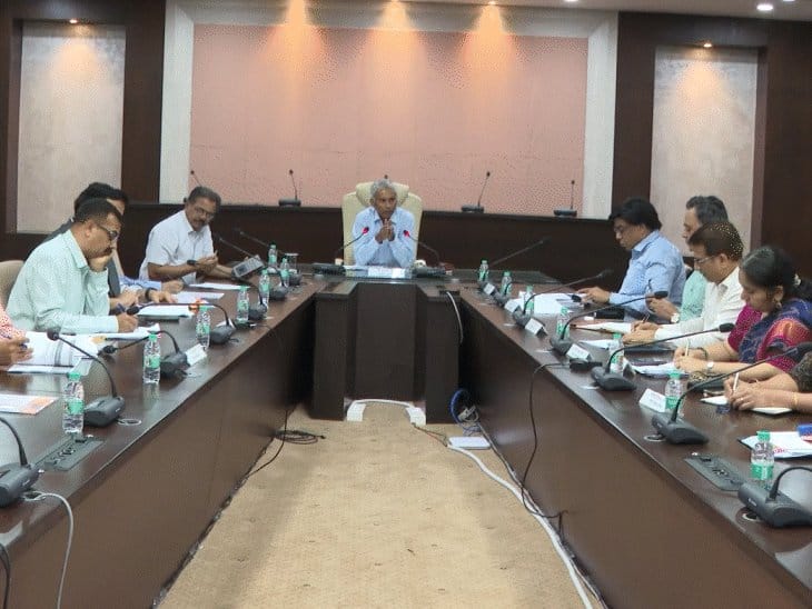 वन-राजस्व   सीमा विवाद  पर MP में गरमाई बैठक, मुख्य सचिव बोले- 'मैं  चीफ कम्प्लेंट ऑफिसर  बन गया हूं'