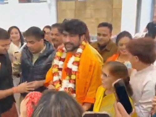ऑस्ट्रेलिया  में  बागेश्वर धाम  के  धीरेंद्र शास्त्री : संसद में हुआ  हनुमान चालीसा पाठ