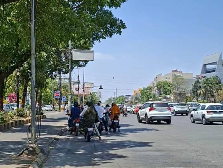 इंदौर में गर्मी का कहर: पारा 42°C पार, रातें भी झुलसाने वाली
