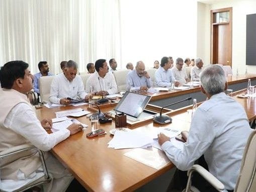 रोजगार दिलाने वाले कोर्स डिजाइन करने के निर्देश, सीखो कमाओ योजना पर जोर