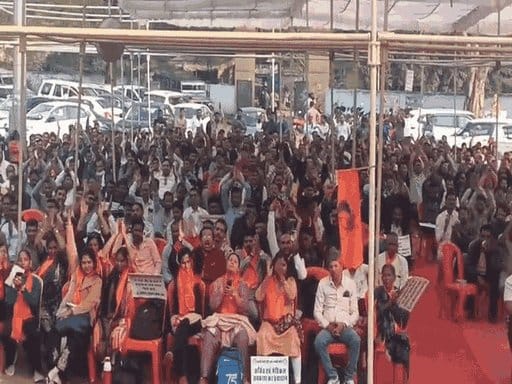 मध्य प्रदेश: आउटसोर्स कर्मचारी करेंगे सामूहिक आत्मदाह! नियमितीकरण और वेतन वृद्धि की मांग