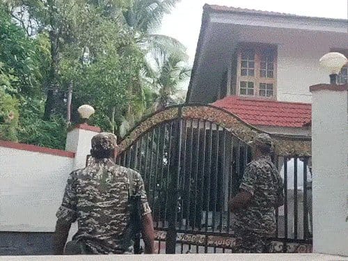 केरल में ED पर हमला, पूर्व CM के घर रेड, बेटी की कंपनी से जुड़ा मामला