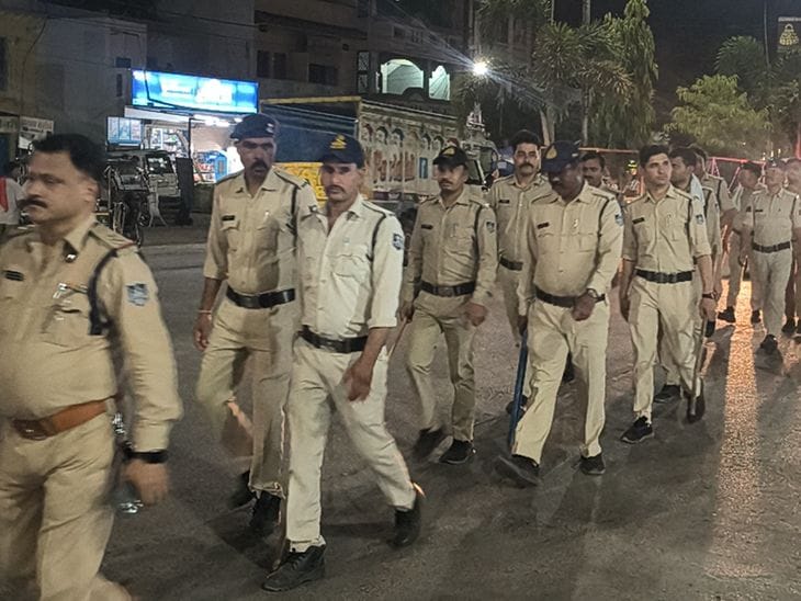 गंजबासौदा में त्योहारों से पहले पुलिस का फ्लैग मार्च, शांति का संदेश