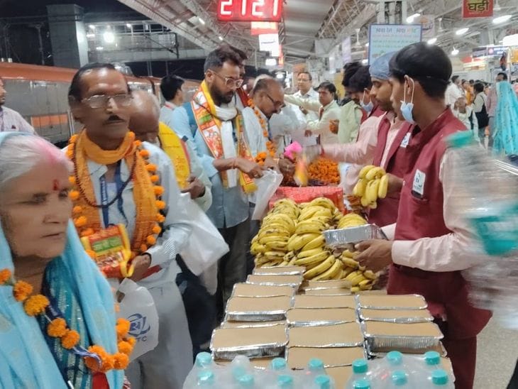 खजुराहो से 196 यात्री द्वारका-सोमनाथ तीर्थ दर्शन हेतु रवाना।