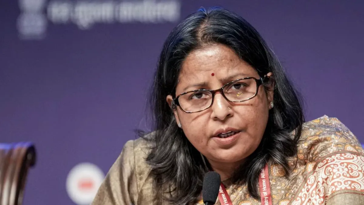 ईंधन की कमी नहीं, थोक खरीदार खुदरा पंपों पर, सरकार ने कहा सामान्य आपूर्ति