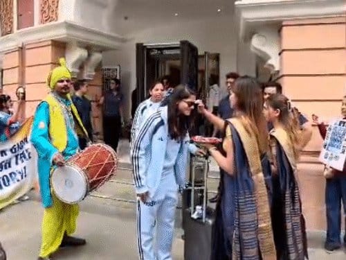 विमेंस टीम इंडिया टी-20 वर्ल्ड कप के लिए इंग्लैंड रवाना, हरमनप्रीत कौर करेंगी कप्तानी