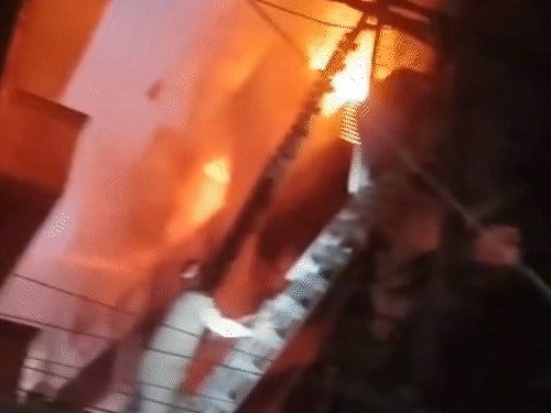 दिल्ली विवेक विहार में 4 मंजिला बिल्डिंग में भीषण आग, 9 की मौत