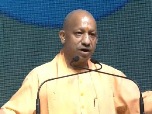 योगी का सड़क पर नमाज पर कड़ा रुख: व्यवस्था बिगड़ी तो कठोर कार्रवाई होगी