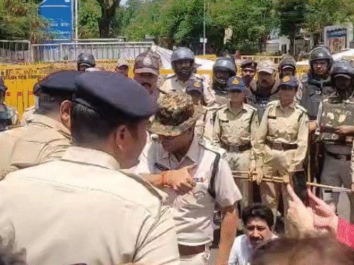 भोपाल 70 साल पुरानी बस्ती हटाई, कांग्रेस नेताओं का विरोध और लाठीचार्ज