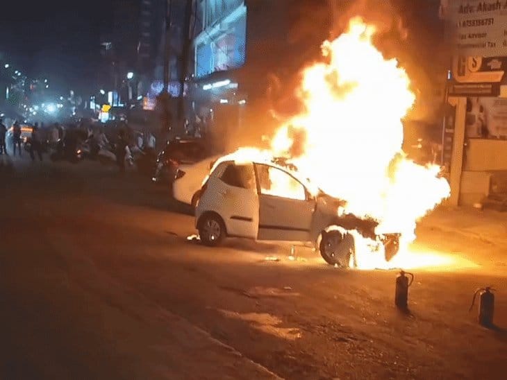 गुना चलती कार आग का गोला बनी, परिवार बाल-बाल बचा