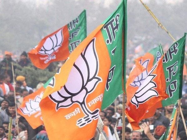 बीजेपी का अनोखा कदम: प्रशिक्षण में मोबाइल बैन, नीट-यूपीएससी की तरह होगी परीक्षा.
