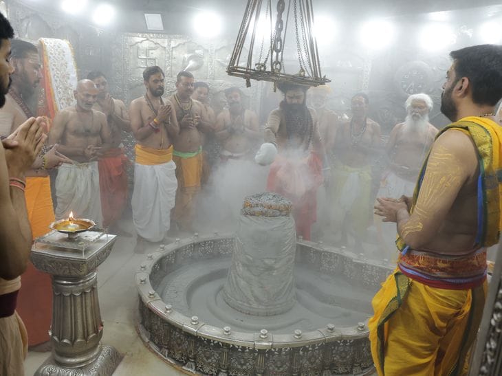 महाकाल को छप्पन भोग का दिव्य श्रृंगार, पुरुषोत्तम मास के समापन पर विशेष पूजन।