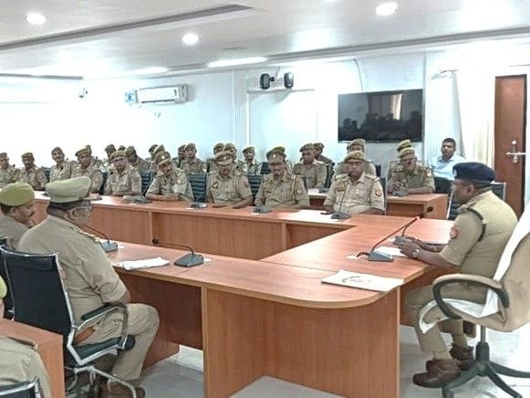 बलरामपुर पुलिस का सोशल मीडिया पर सख्त रवैया, अनुशासनहीनता पर कड़ी कार्रवाई की चेतावनी