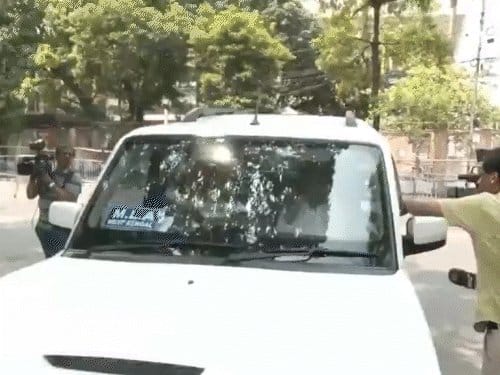 बंगाल TMC में बंटवारे की आशंका, 2 बागी विधायक विधानसभा पहुंचे