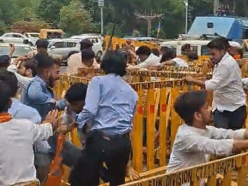 ABVP का भोपाल में प्रदर्शन, MLBB गर्ल्स कॉलेज के पास शराब दुकान हटाने की मांग