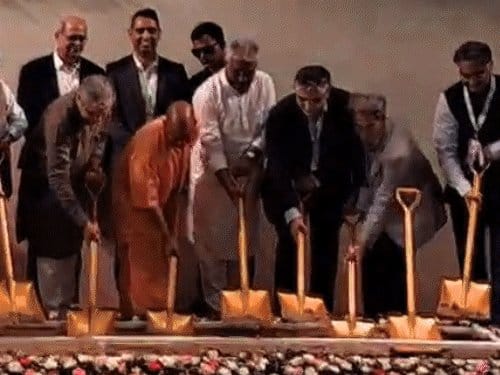 सीएम योगी ने 9,228 करोड़ की परियोजनाओं का शिलान्यास, नोएडा में सपा को खदेड़ा