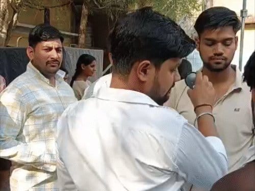 यूपी पुलिस भर्ती परीक्षा शुरू: 32,679 पद, 1183 केंद्र, जूते-मोजे उतरवाए