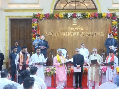 पश्चिम बंगाल में कैबिनेट विस्तार, 35 नए मंत्रियों ने ली शपथ, शुभेंदु अधिकारी के मंत्रिमंडल में कुल 41 मंत्री।