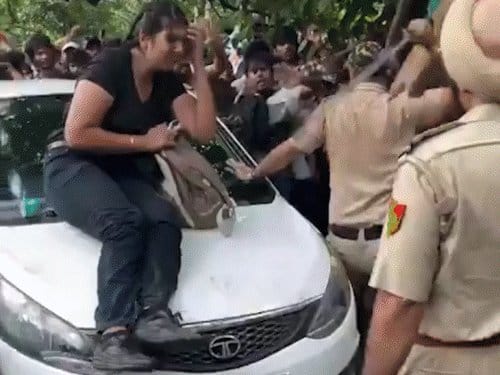 सुप्रीम कोर्ट ने दिल्ली सरकार को पैलेट गन से घायलों के इलाज का आदेश दिया