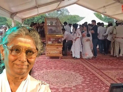 गायिका एस जानकी का राजकीय सम्मान के साथ अंतिम संस्कार, पोती ने दी मुखाग्नि