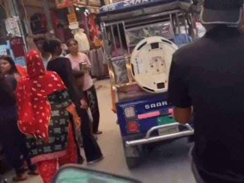सरकार ने चलते ई-रिक्शा बंद करने वाले 7 चीनी एप को एप स्टोर से हटाने के आदेश दिए