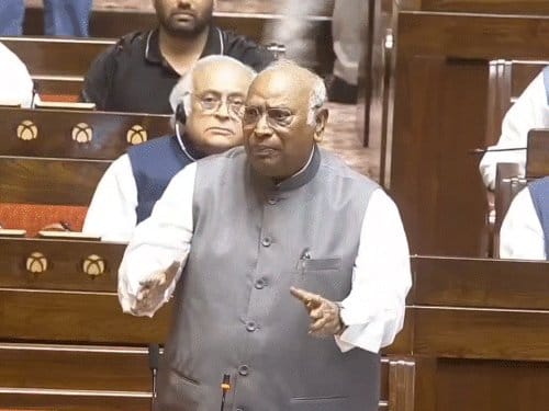 संसद में नीट पेपर लीक पर हंगामा, विपक्ष ने शिक्षा मंत्री के इस्तीफे की मांग की