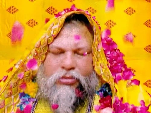 गुरु पूर्णिमा पर प्रेमानंद महाराज राधारानी स्वरूप में, मुस्लिमों ने उतारी आरती