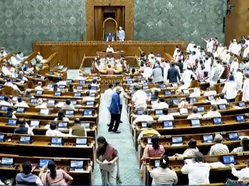 संसद में हंगामा नीट पेपर लीक और चढ़ावा चोरी पर चर्चा की मांग