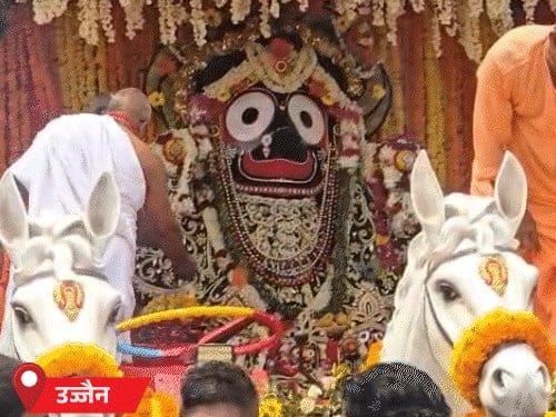 उज्जैन में ₹2.5 लाख की जापानी धागों वाली पोशाक में निकले जगन्नाथ