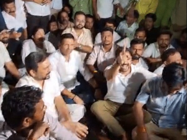 मध्य प्रदेश में राहुल गांधी की गिरफ्तारी के विरोध में कांग्रेस का प्रदर्शन शुरू